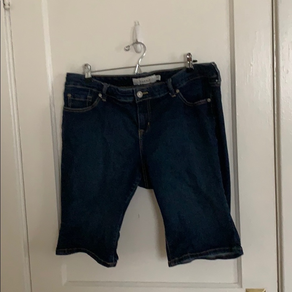 Torrid Dark Wash Knee Length Shorts size 16
